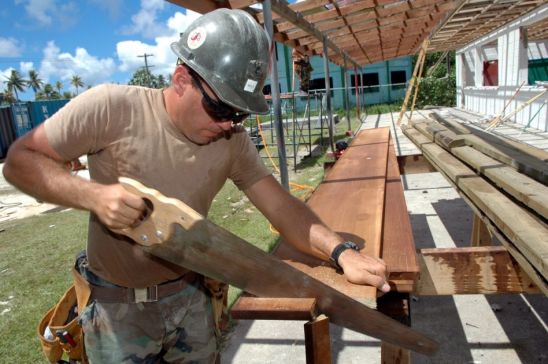 ebeniste-ASCROS-min_worker_construction_building_carpenter_male_job_build_helmet-893290